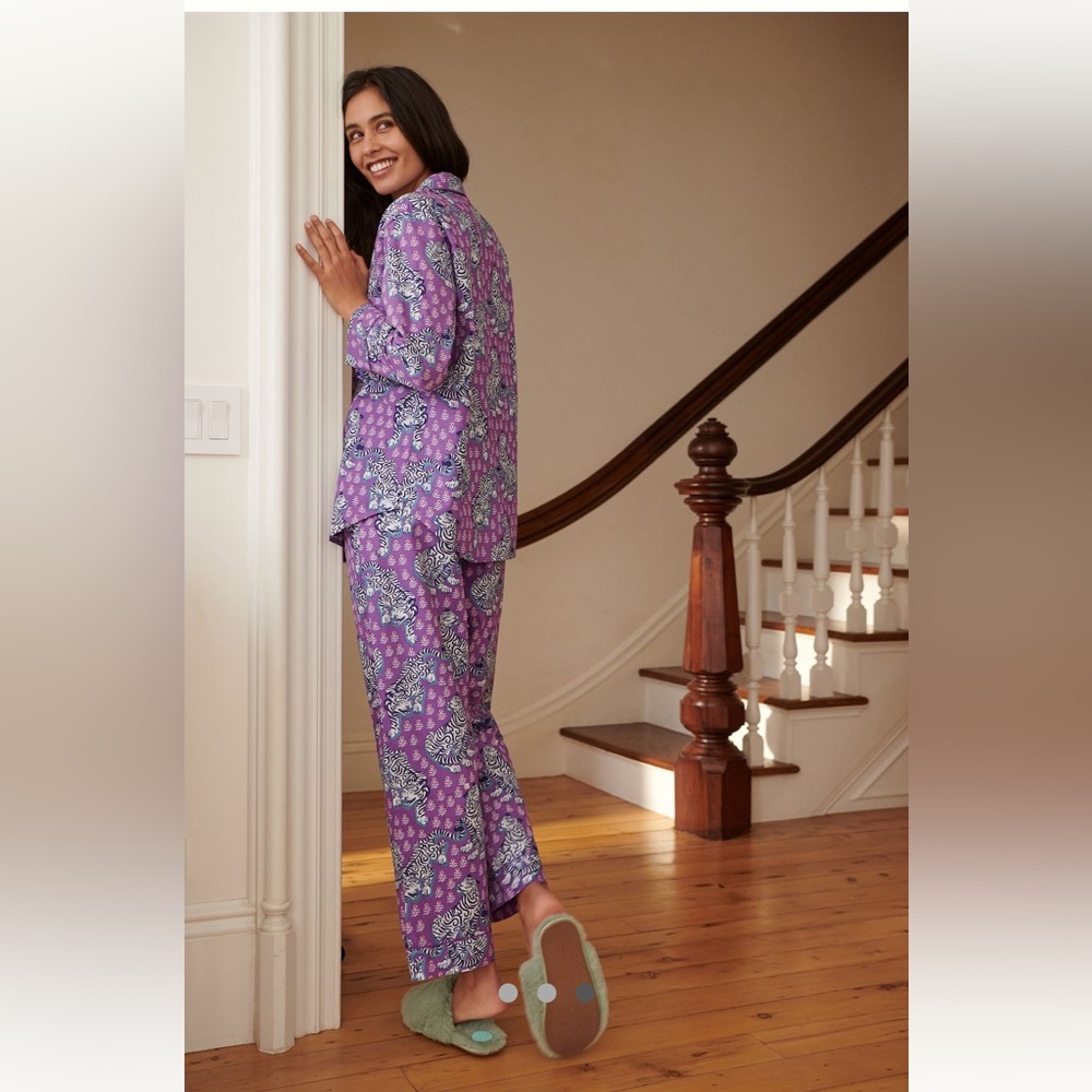 Printfresh Violet Tiger Queen Women’s Pajama Set. Size Small.